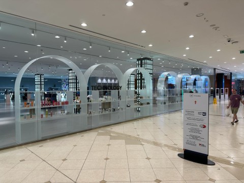 acrylic product display stands tables and shelves