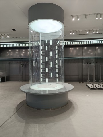 acrylic product display stands mannequin display unit tables and shelves installed at link digital wafi mall in dubai 