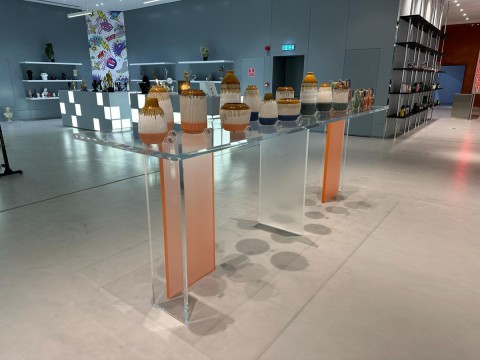 acrylic product display stands tables and shelves